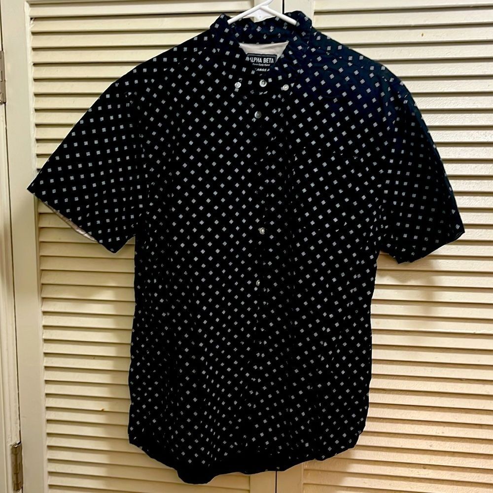 Alpha Beta Short Sleeve Button Up Size Large